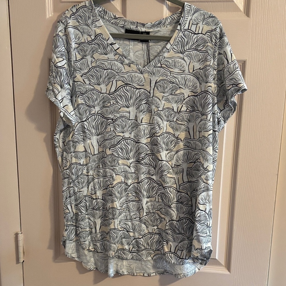 Rachel Zoe Black and White Graphic Tee